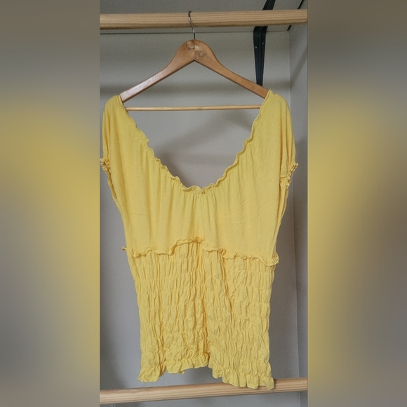 Ruffles Yellow shirt - Picture 4 of 4
